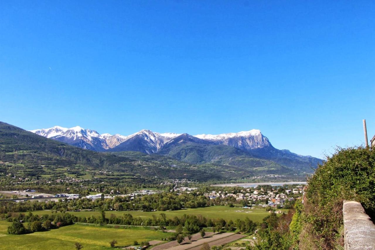 L'Hivernet, Grand Triplex Neuf Au Coeur D'Embrun Acces Facile Екстериор снимка